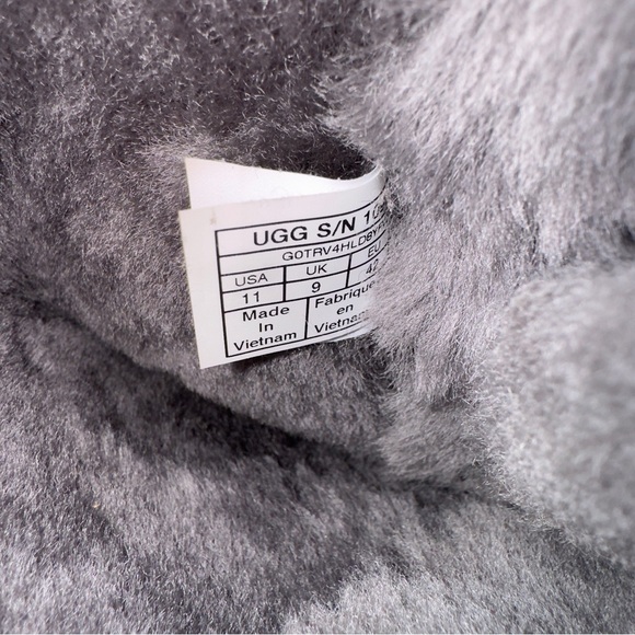 UGG SHORT BAILEY BOW GREY GRAY SUEDE FUR BOOTS SIZE 11 WOMEN - Picture 10 of 11